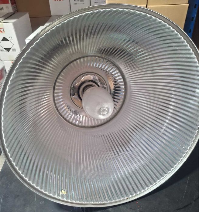 4 Iluminarias de armazém