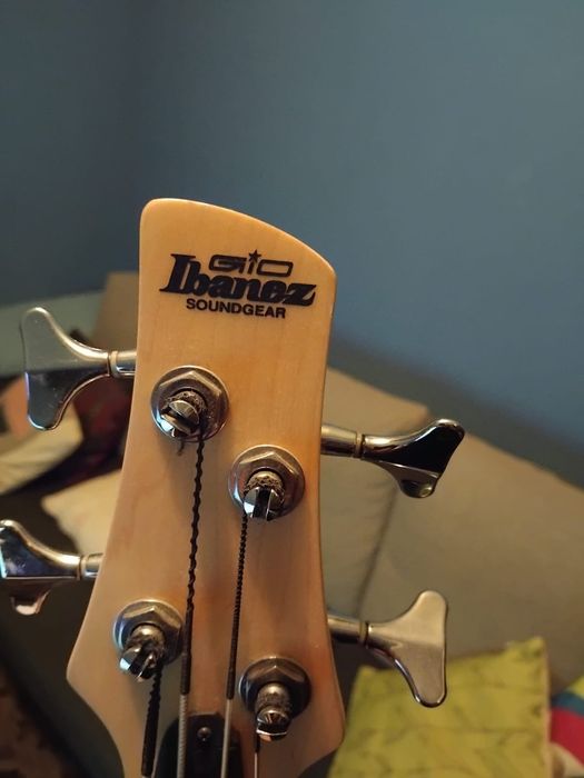 Baixo eletrico como novo