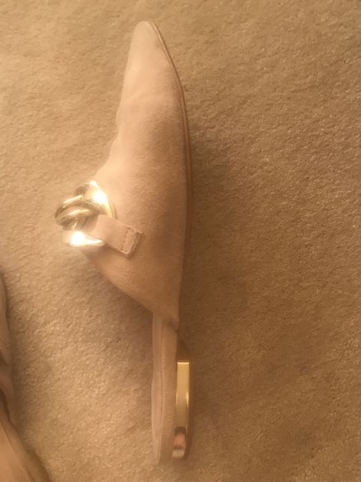 Mules bege prof com detalhes em dourado