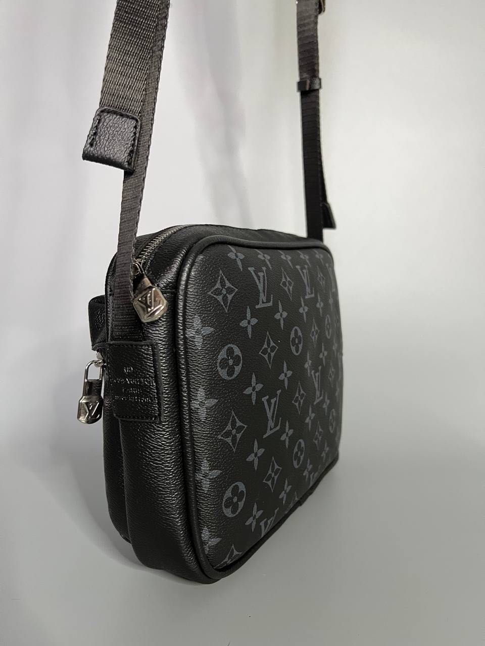 Мужская сумка-меседжер через плечо черная Louis Vuitton/Чоловіча сумка