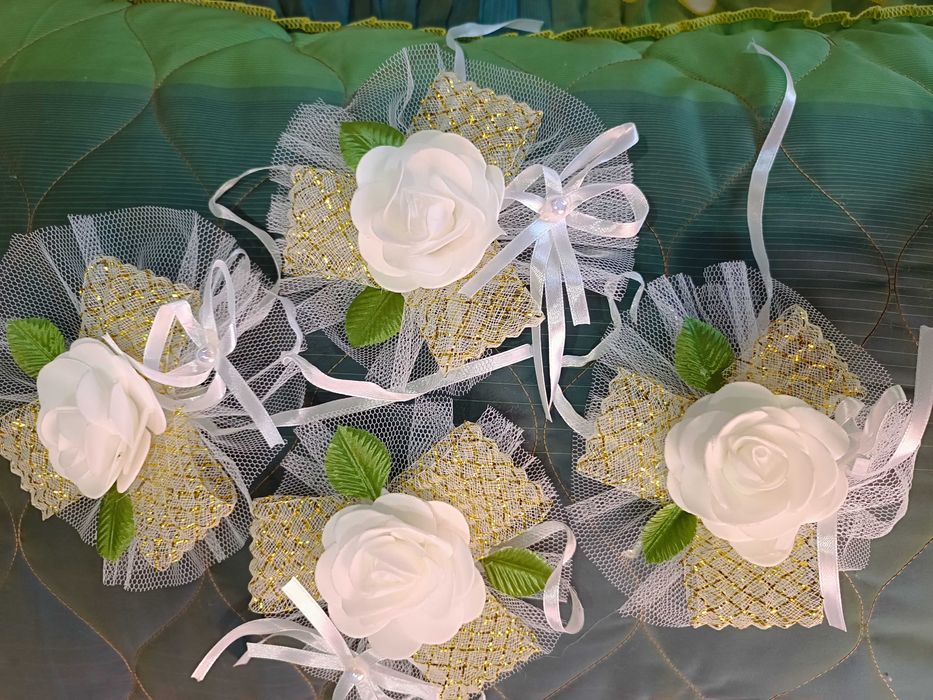 Весільна коробка на гроші, казна і букетики для дружби і на машину