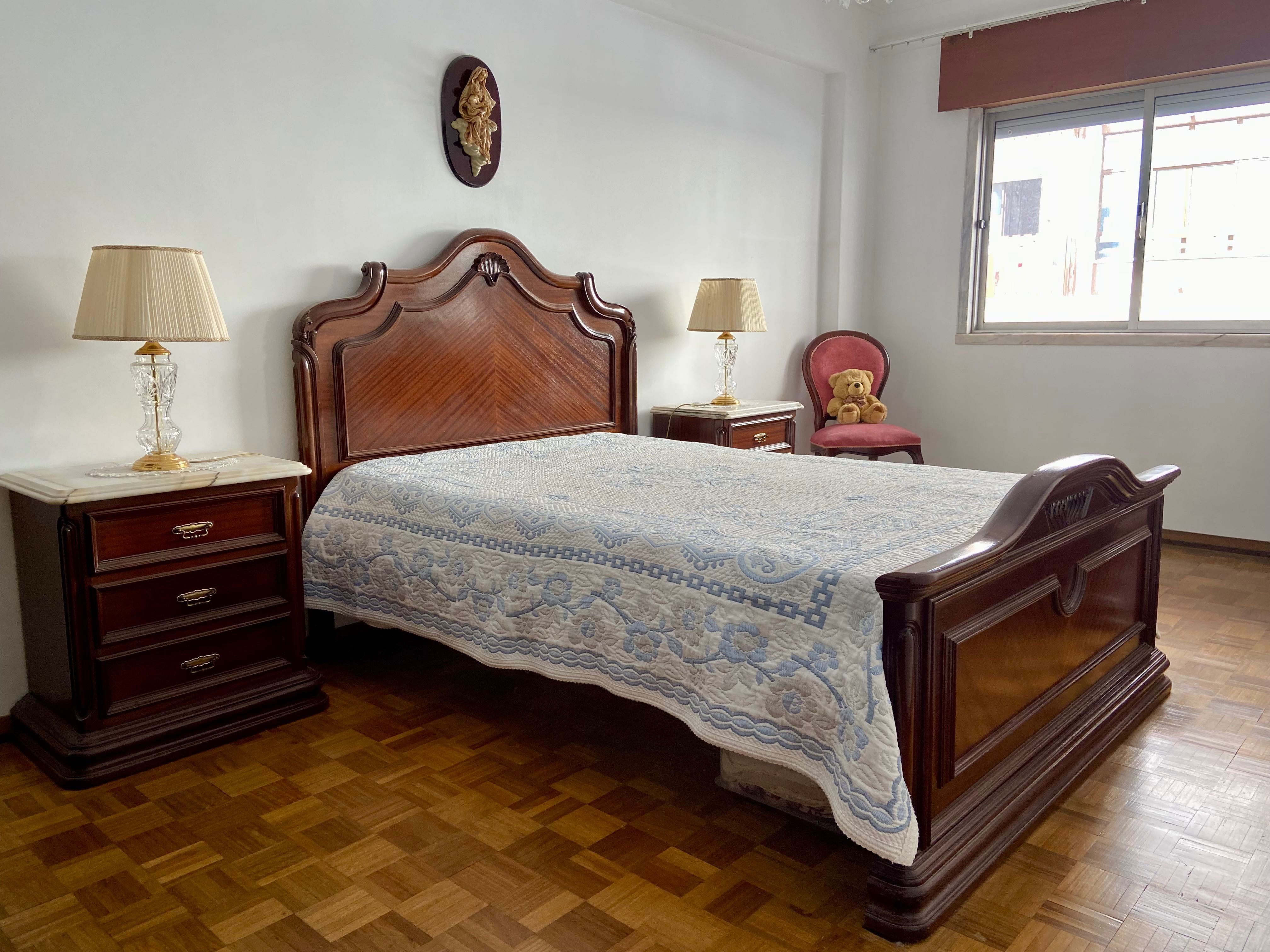 Quarto de Casal - mobilia em mogno e pedra mármore