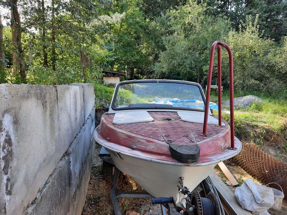 Лодка пластиковая