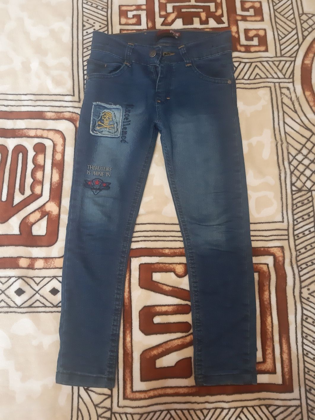 Продам джинсы 6-7лет