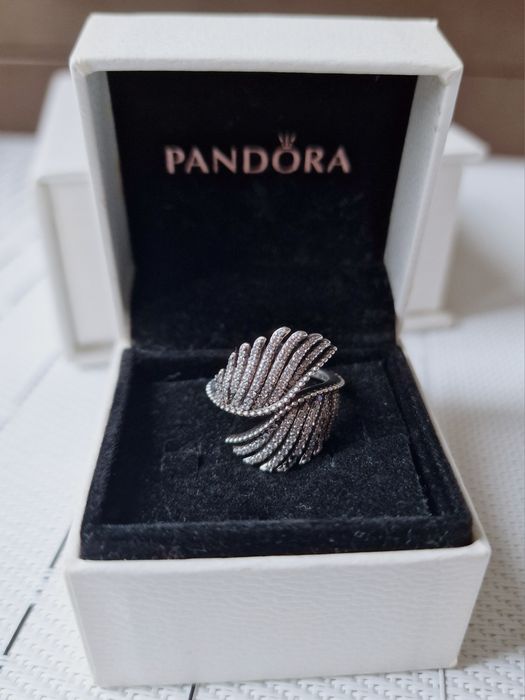 Anel Majestic Feathers da Pandora