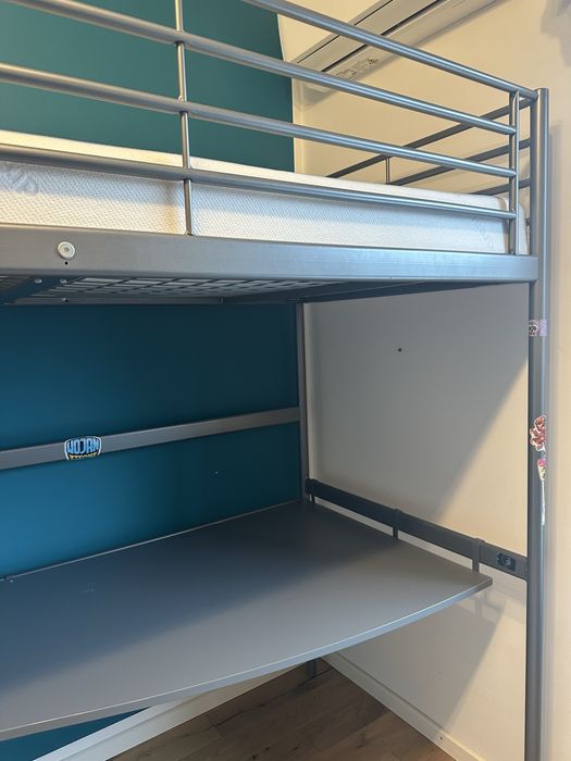 Łóżko piętrowe IKEA SVARTA z biurkiem + materac + krzesło