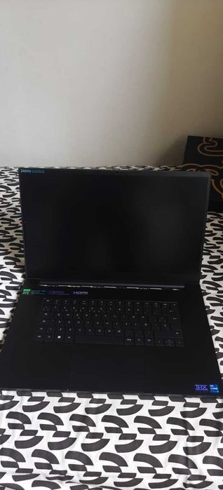 Razer Blade 17 | i7-12800H | RTX 3080Ti 16GB GDDR6 | 32GB RAM | 1TB