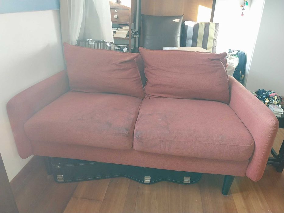 Sofá  2 lugares cor  tijolo 147cm comprimento