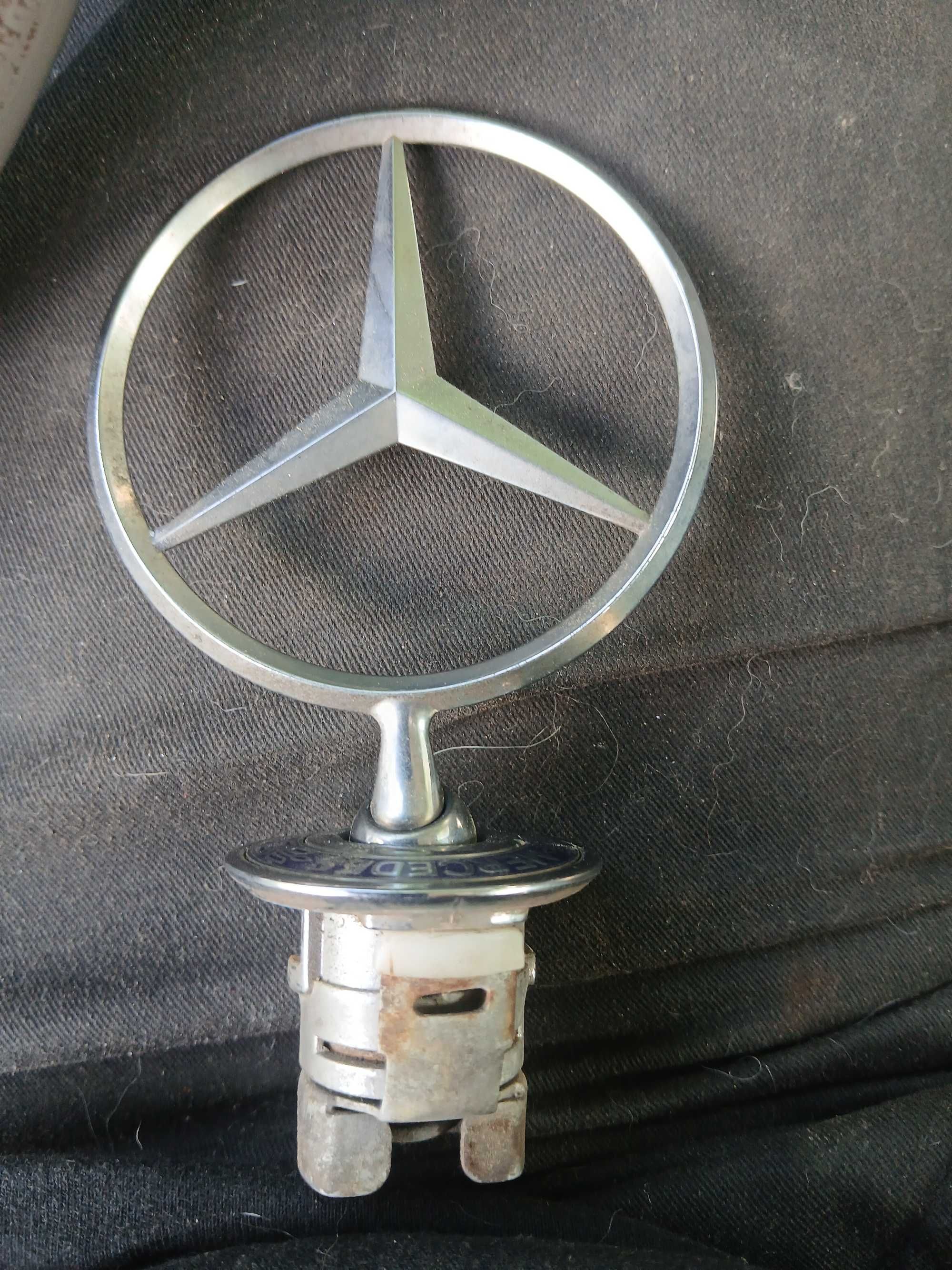 Emblemat znaczek mercedes