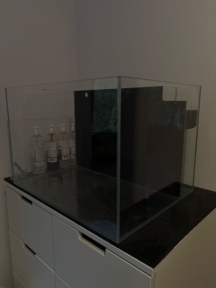 Akwarium OptiWhite 60x40x45 czarne tło