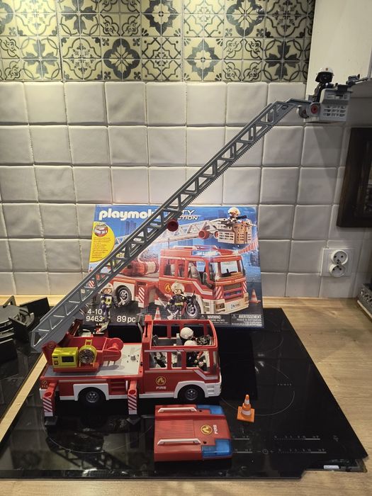 Sprzedam playmobil CITY ACTION wóz strażacki 9463