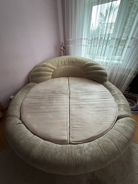 Двоспальне ліжко