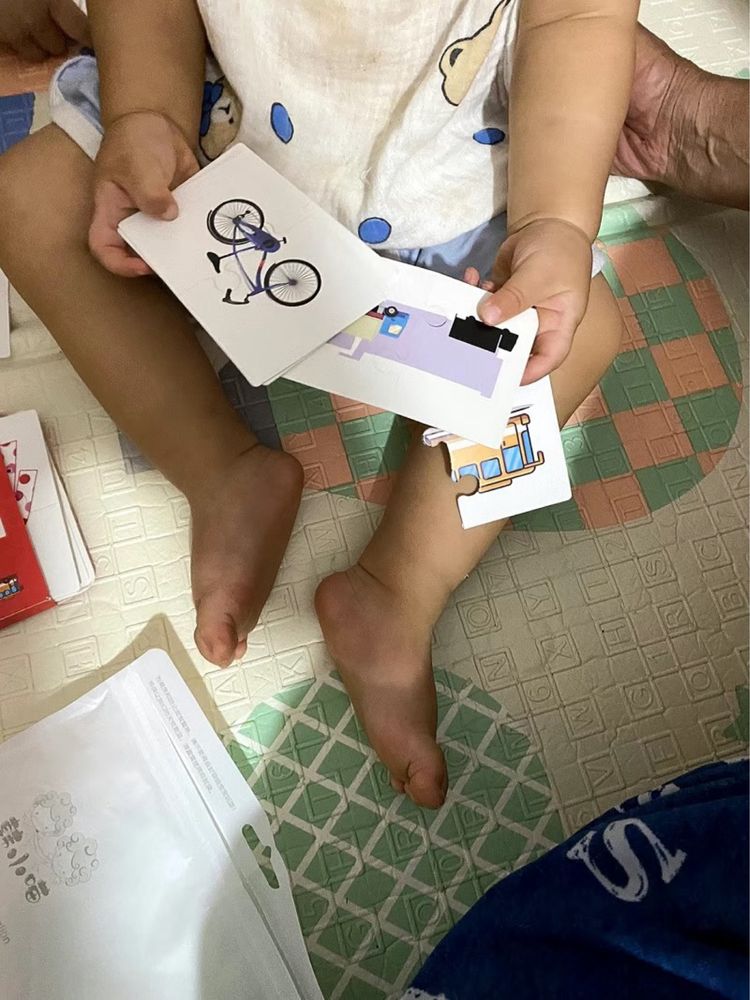 Розвиваюча іграшка-пазли для раннього розвитку дитини