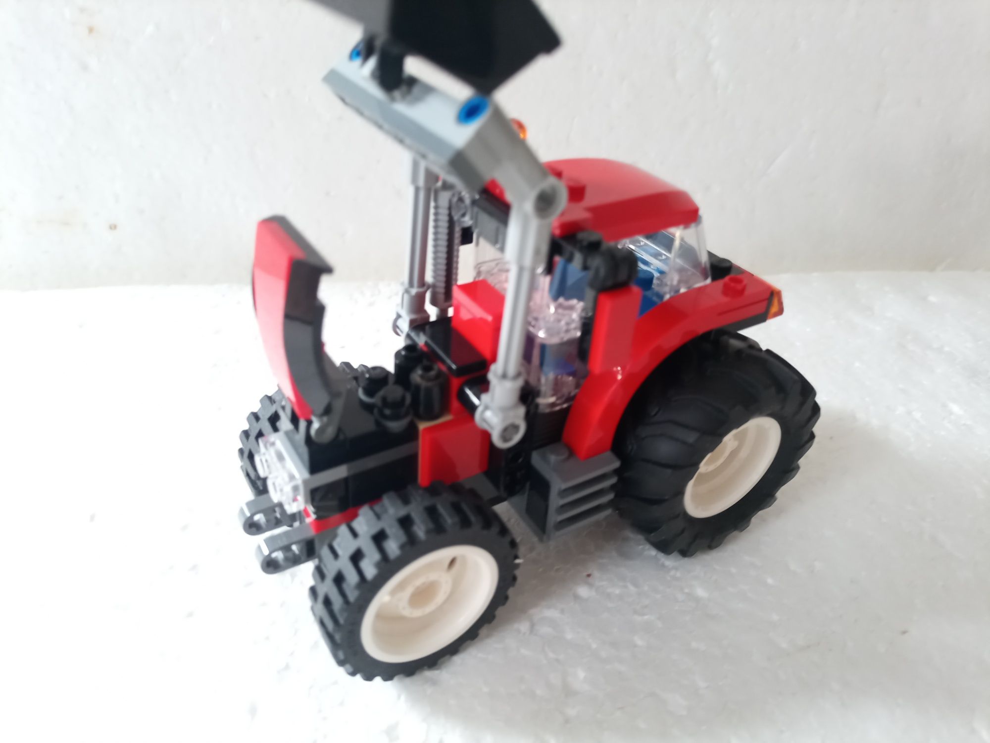 Klocki LEGO traktor przyczepa farma