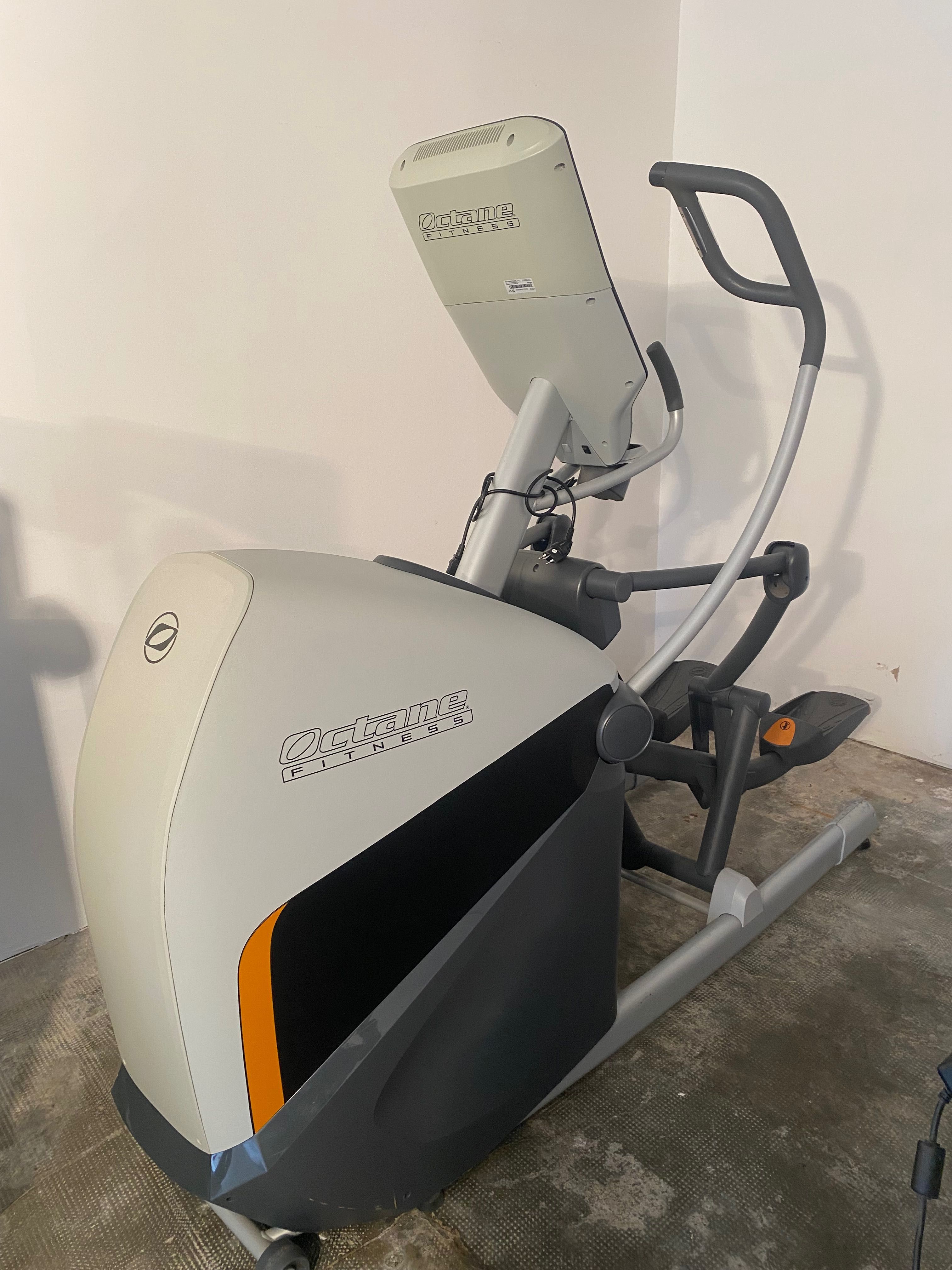 Máquina de ginásio para fazer cardio OCTANE