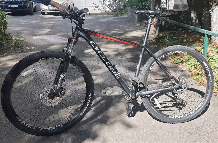 Спортивный (горный) велосипед CYCLONE SX 29 2021