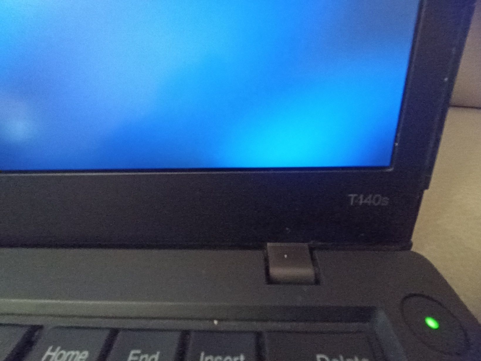 Thinkpad T440s 12 GB RAM 
Bateria com duração de