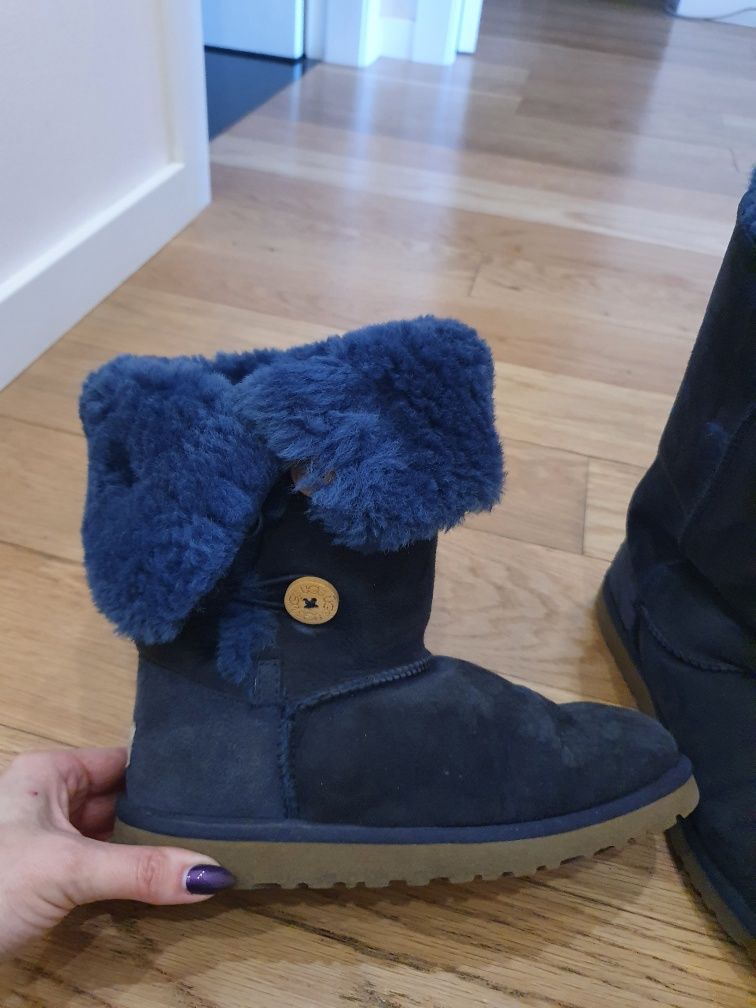 Botas UGG cano médio