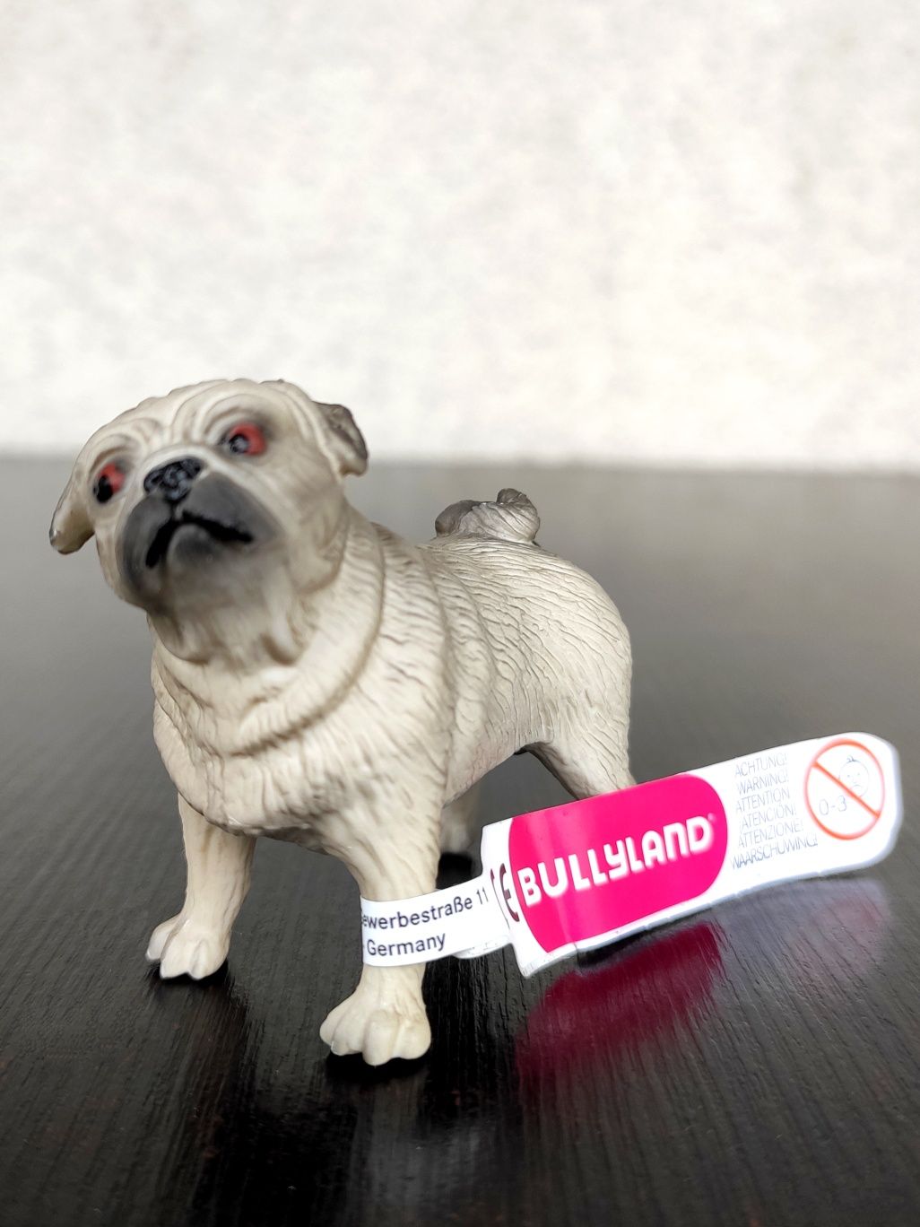 Kolekcjonerska figurka mops Bullyland.