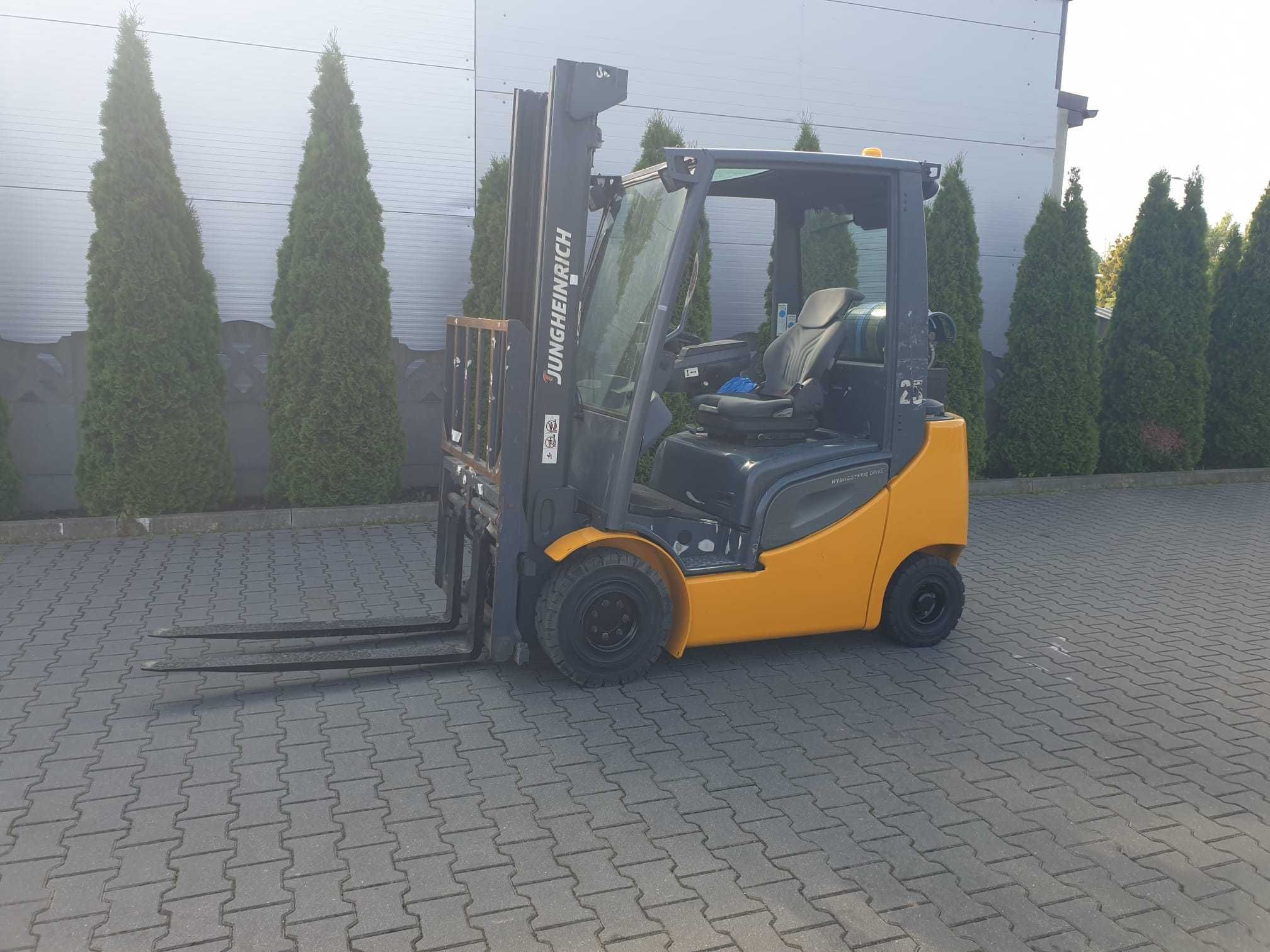 Wózek widłowy używany Jungheinrich TFG320s 2014