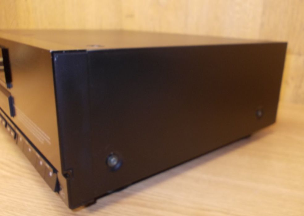 CD програвач Luxman D-103u