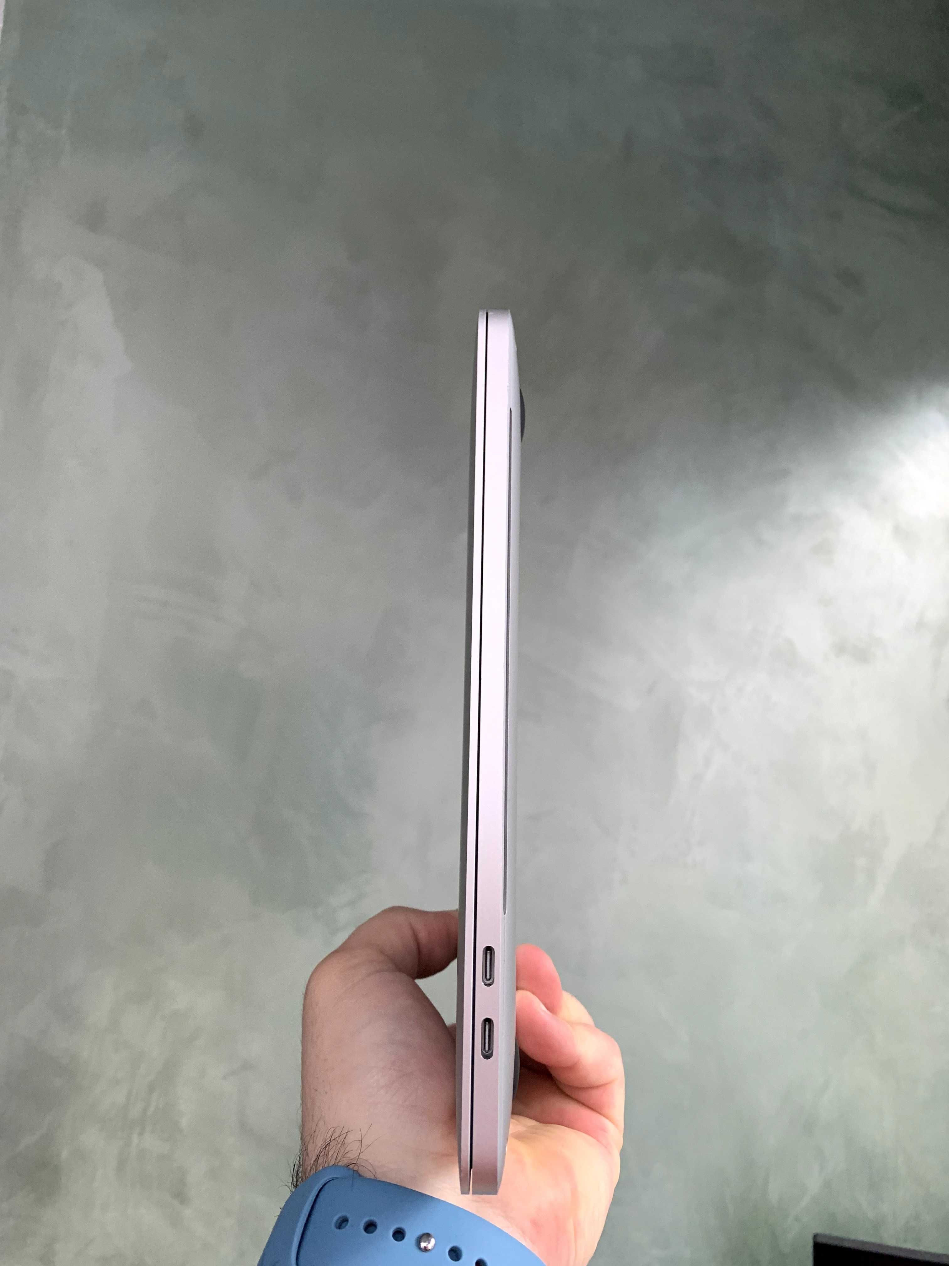 Macbook Pro 13 2019 i5-Quad Core | 8Gb | 250ssd TouchBar класний стан