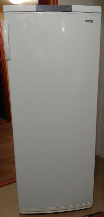 Продам морозильну камеру "Атлант"