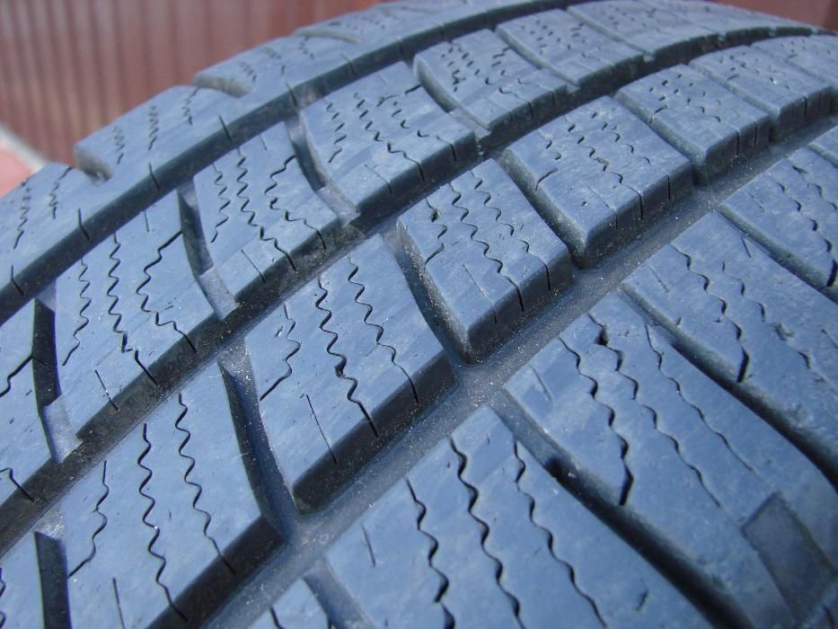 1x Opona zimowa Good/Year 215/65/16C