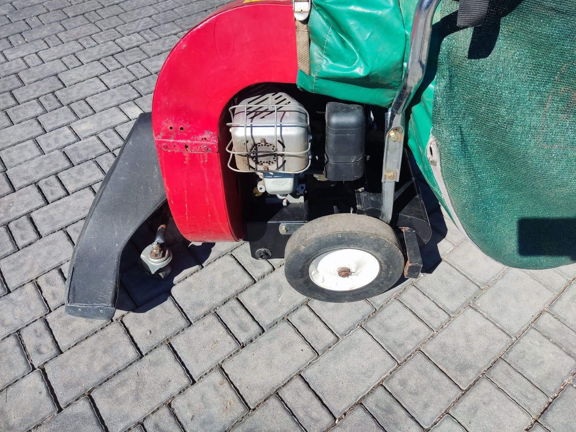 Odkurzacz ogrodowy spalinowy