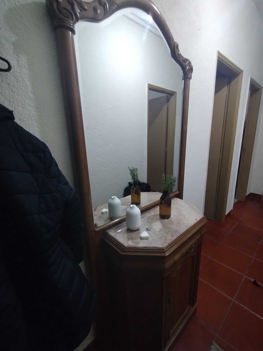 Aparador com Espelho e com móvel