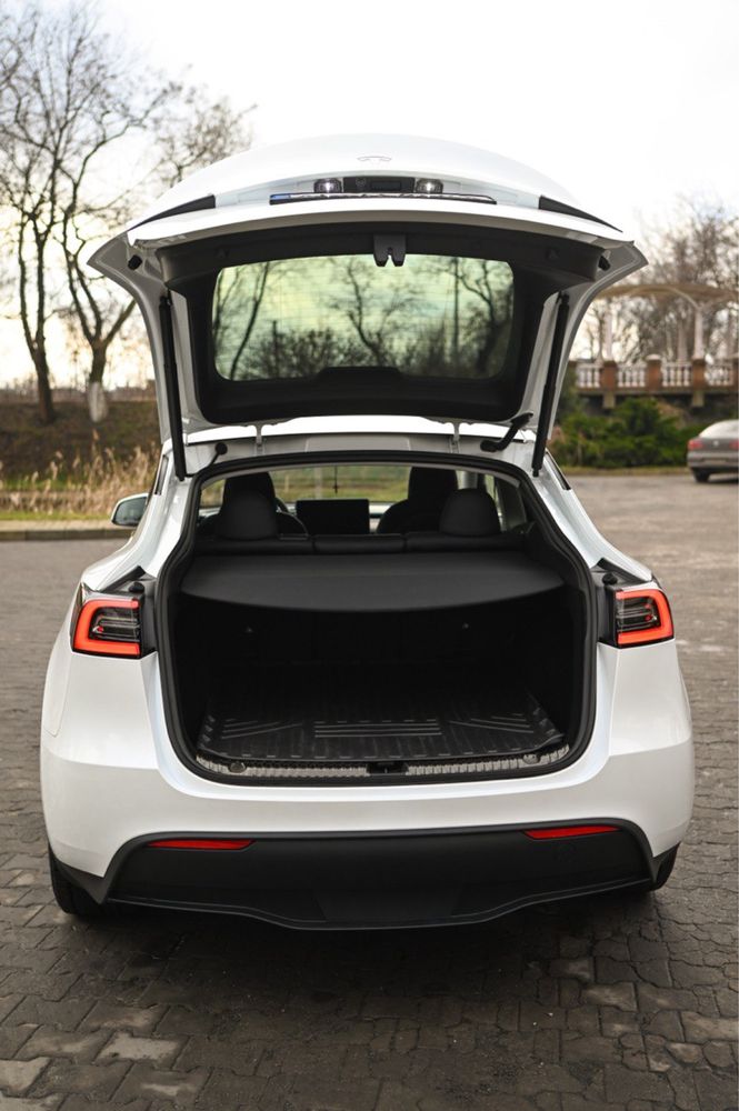 Продам автомобіль Tesla Y 2021 dual motor 82 kw