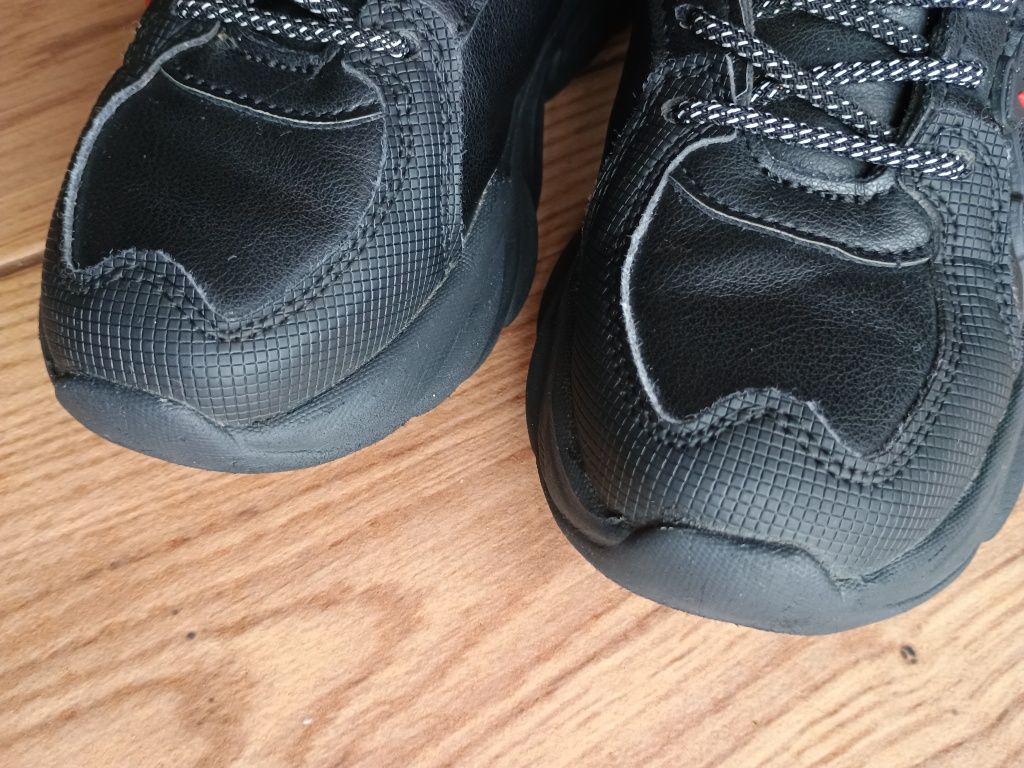 Adidasy chłopięce r.29 czarne jak nowe