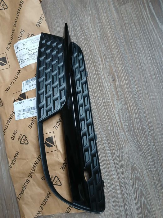 Grelha Nova embalada Original lado direito nevoeiro Audi A5 2012 a 16