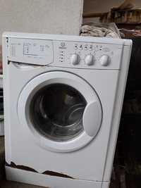 Продам пральну машинку Whirlpool на запчастини або під ремонт.