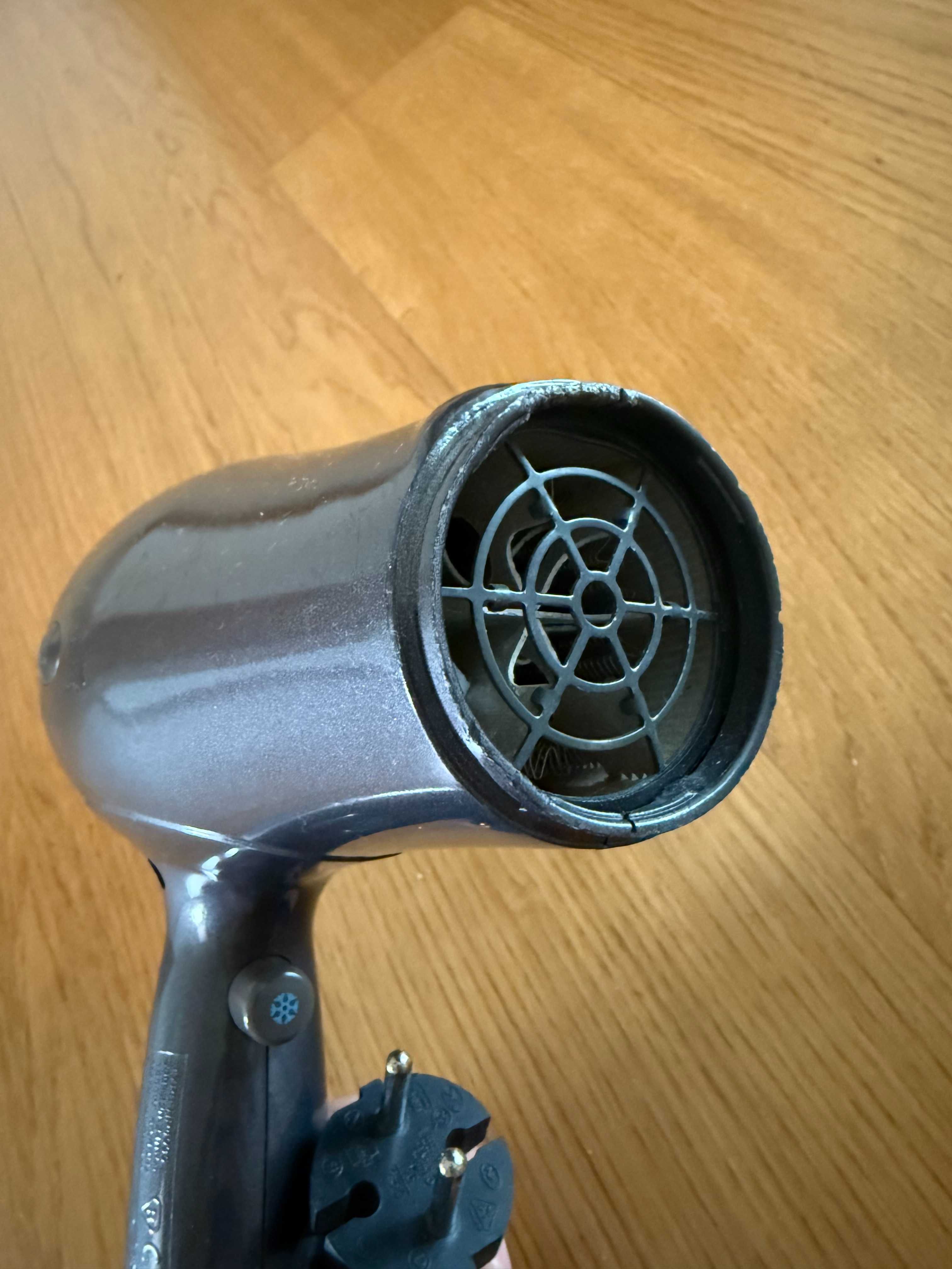 Suszarka do włosów Philips SalonDry Active ION