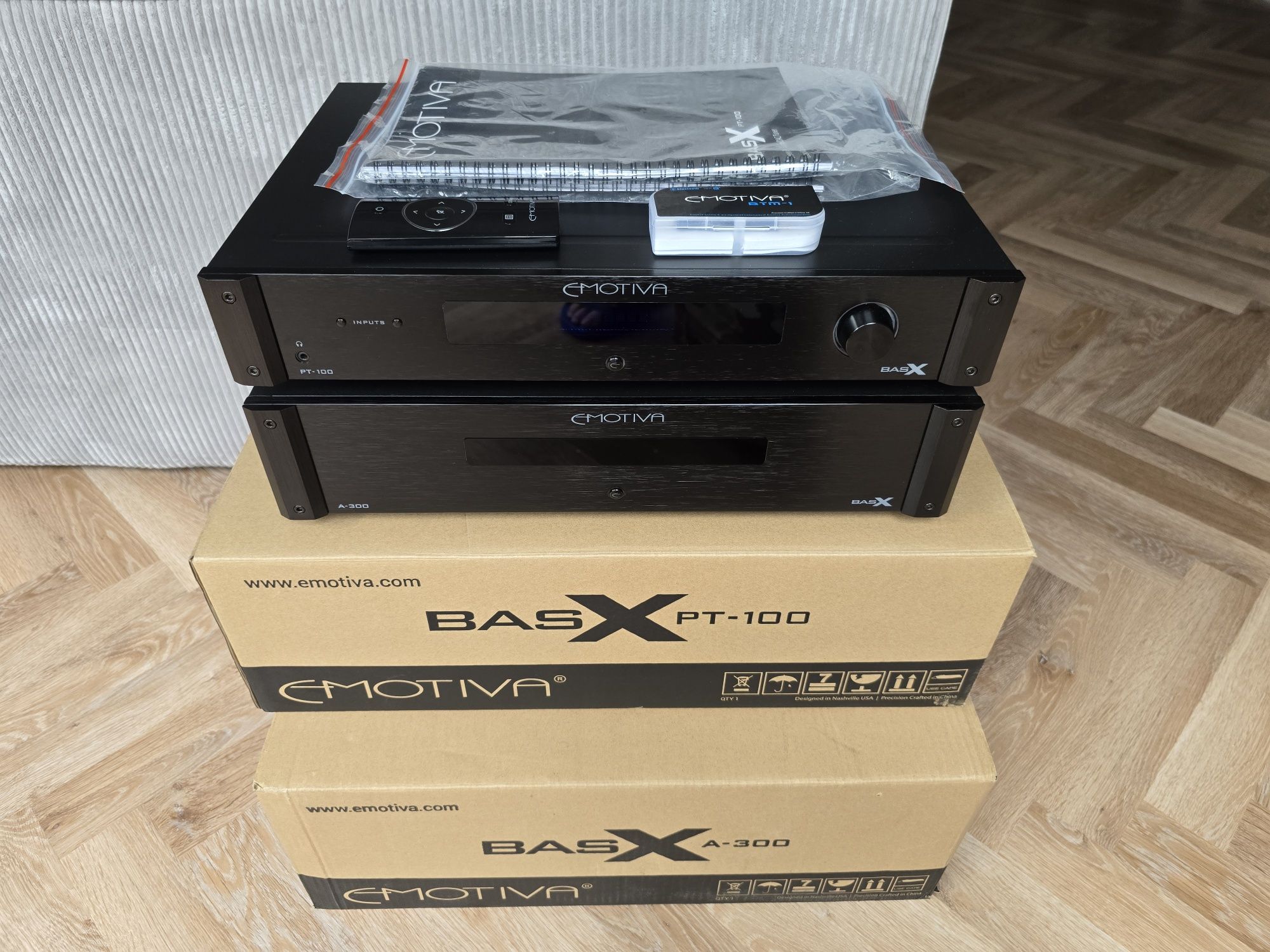 Emotiva BasX PT-100 Emotiva BasX A-300 wzmacniacz przedwzmacniacz