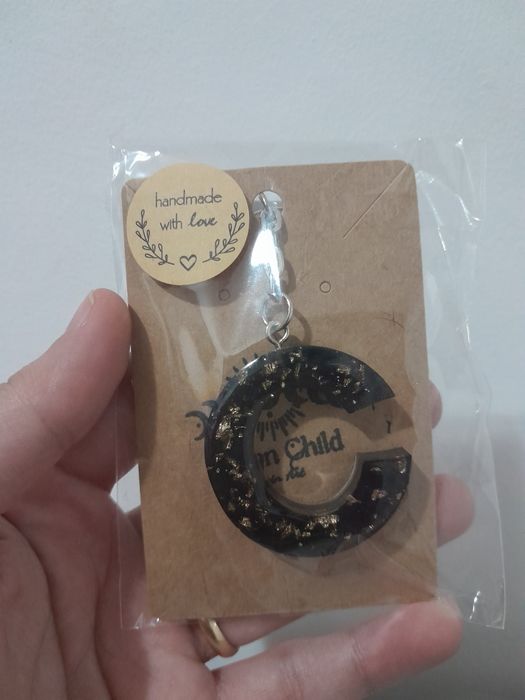 Porta-chaves, imans e cinzeiros