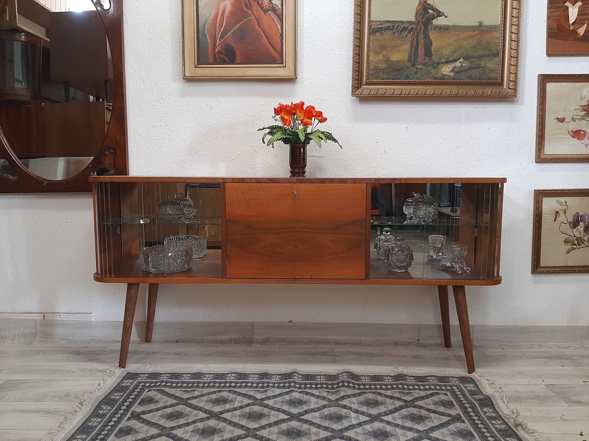 Komoda w stylu art deco po renowacji.