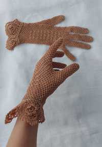 Beżowe ażurowe rękawiczki vintage retro ozdobne dziergane koronkowe