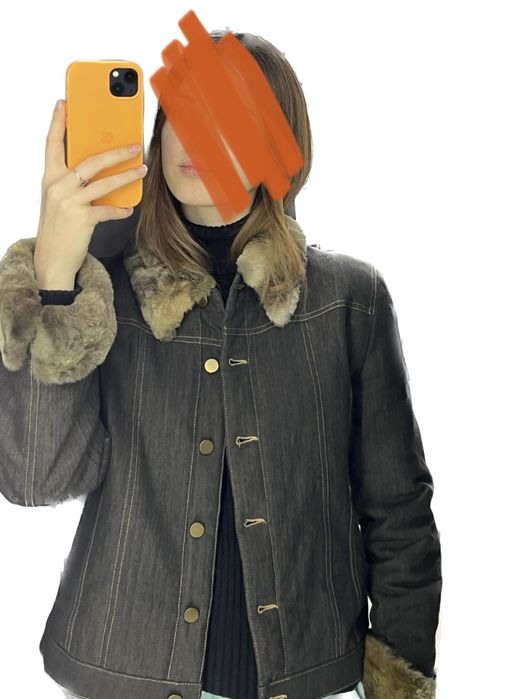 Демосезонна жіноча джинсова куртка в стилі гранж