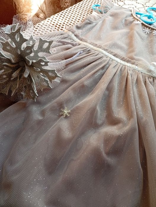 Сукня Сніжинка плаття на дівчинку  5-6 років