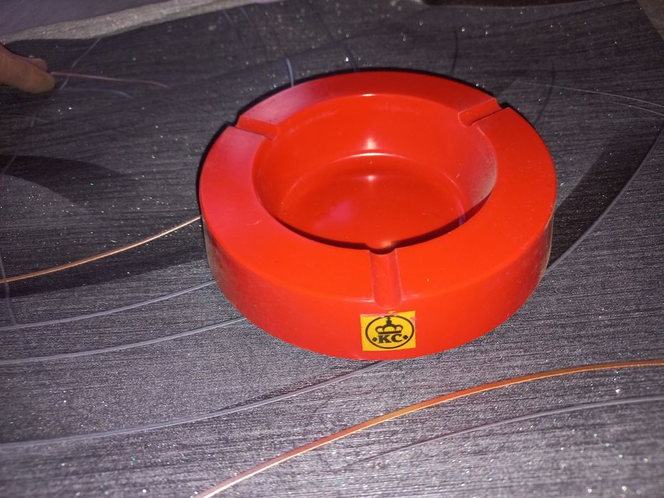 Попільнички червона нова 7 шт