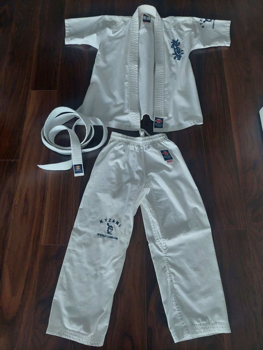 Vendo fato de karaté de criança tamanho 130