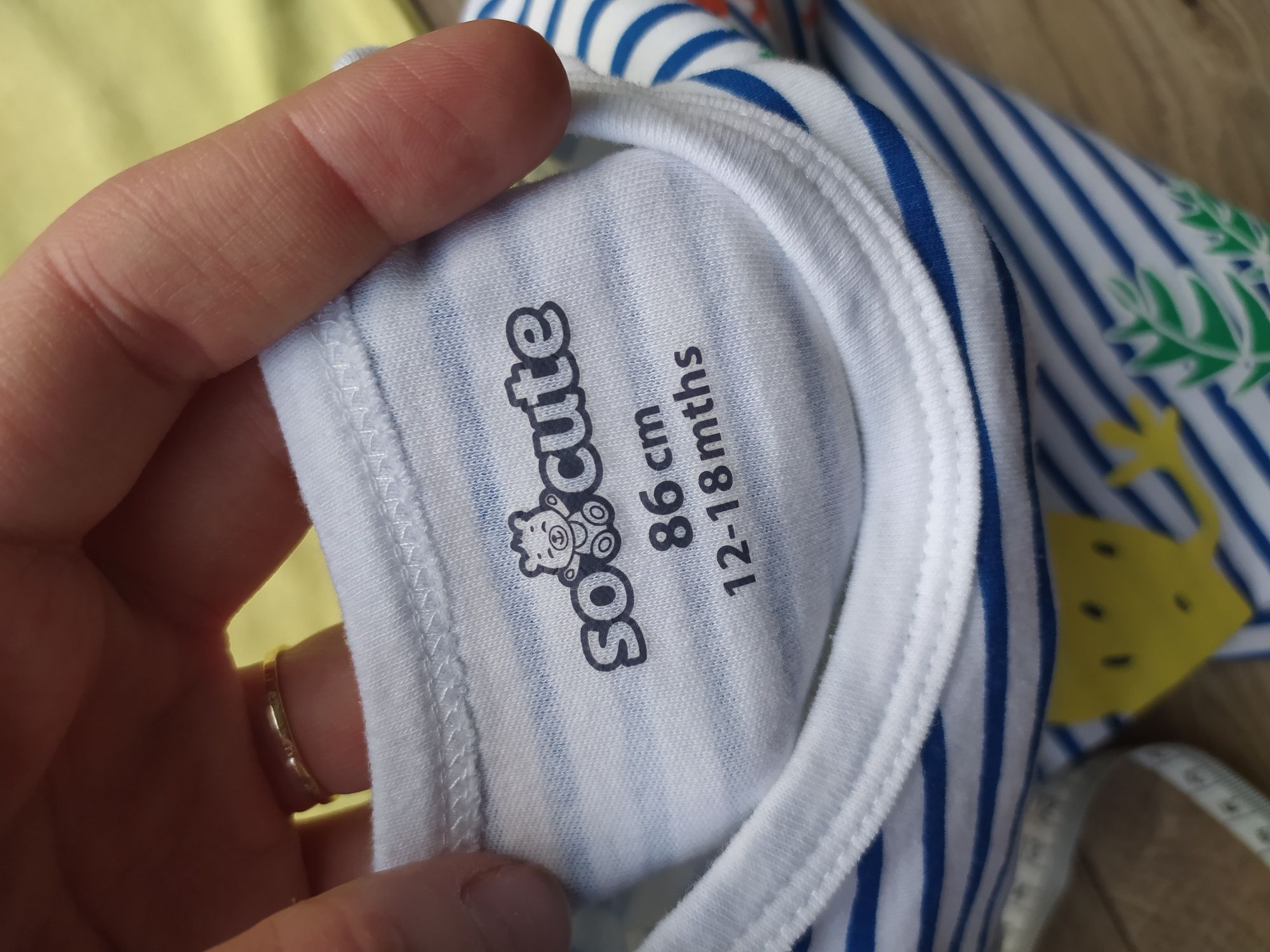 Dwa body założone 1-2 razy, rozmiar 86, jak nowe