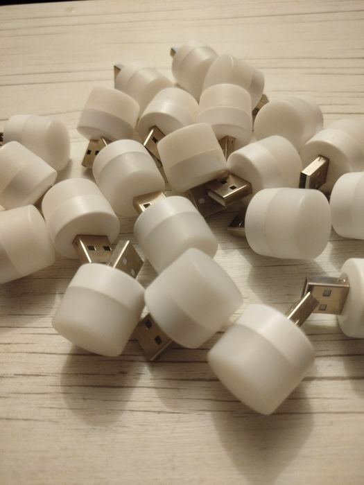 Ліхтарик з підключенням до повербанку ,яскравий , світло  хол. і тепл.