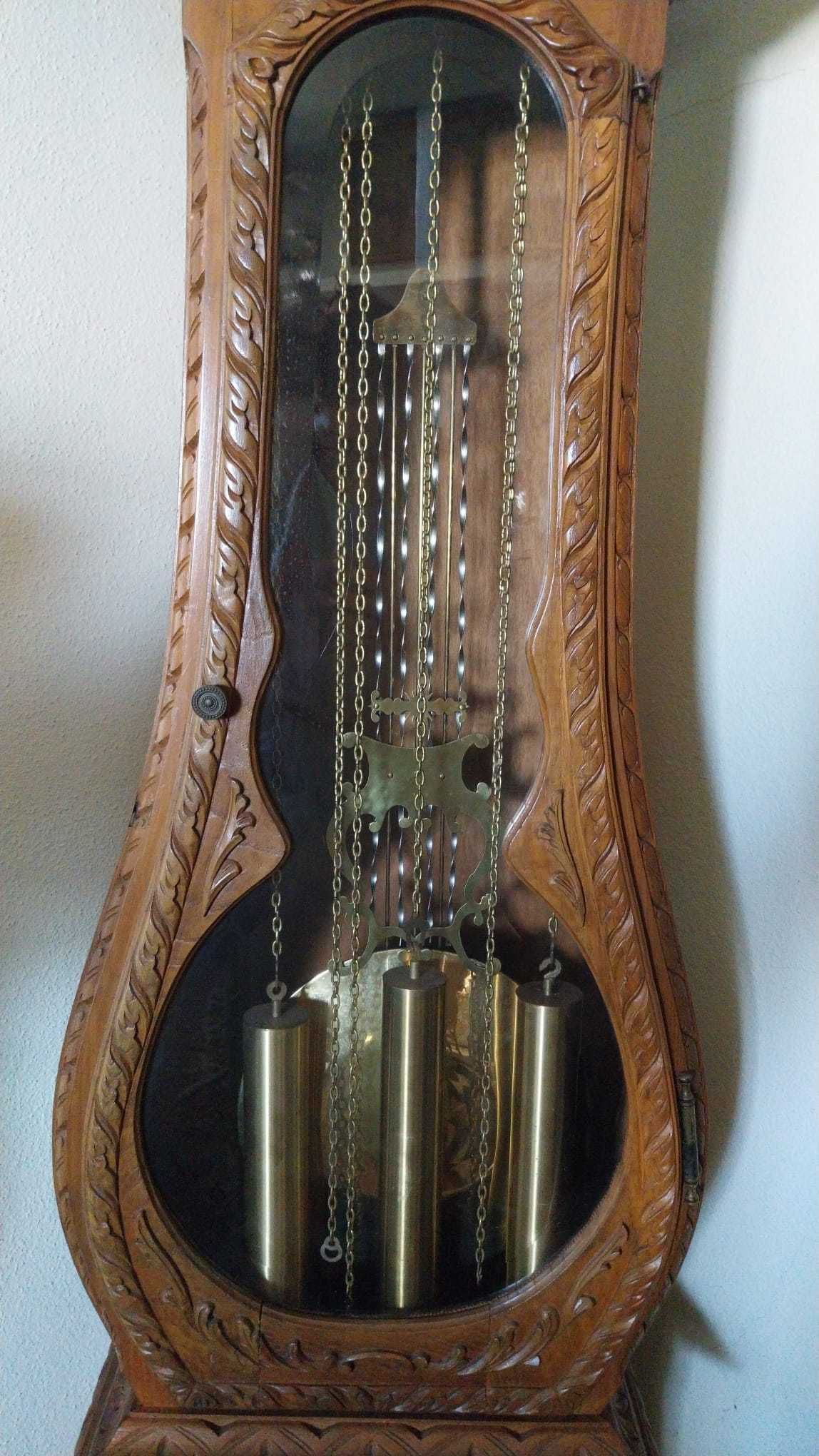 Relógio de Pé Antigo