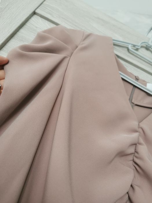 Elegancka sukienka firmy Laurella