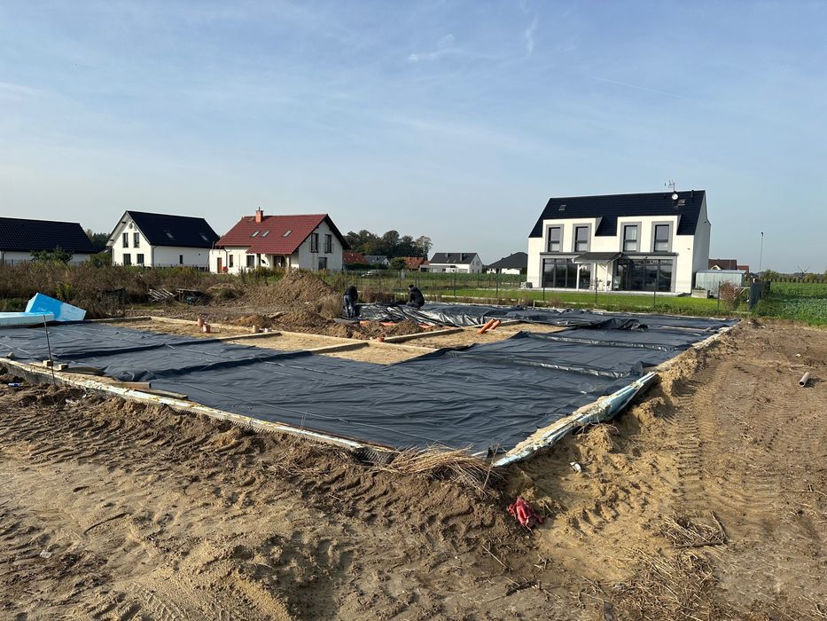 Budowa  domów ,roboty ziemne płyty betonowe ,sieci , odwodnienia,