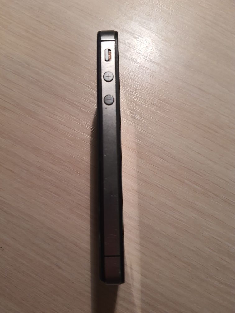 iPhone 4s, Блокировка айклауда