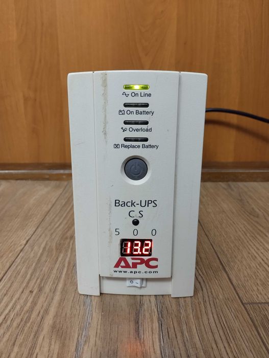 ДБЖ безперебійник APC Back-UPS CS 500
